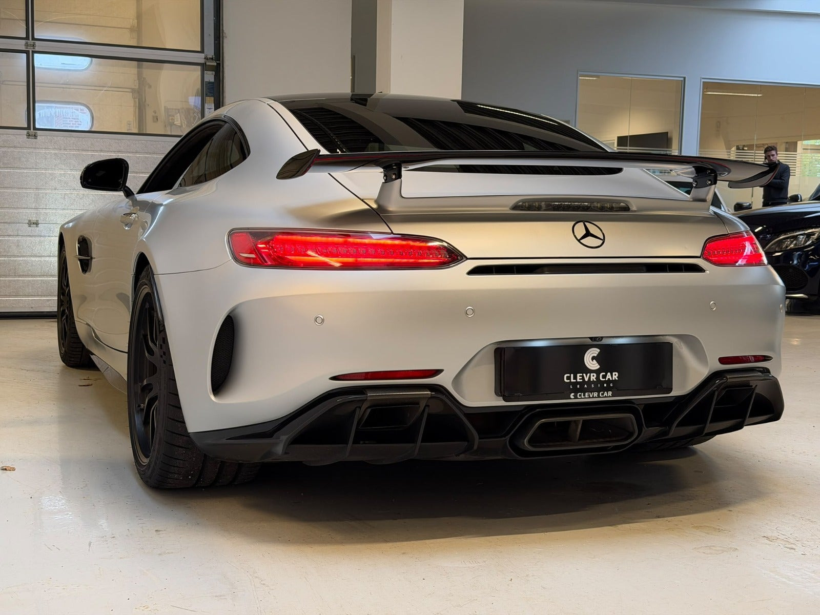 Sølv Mercedes AMG GT R fra 2018