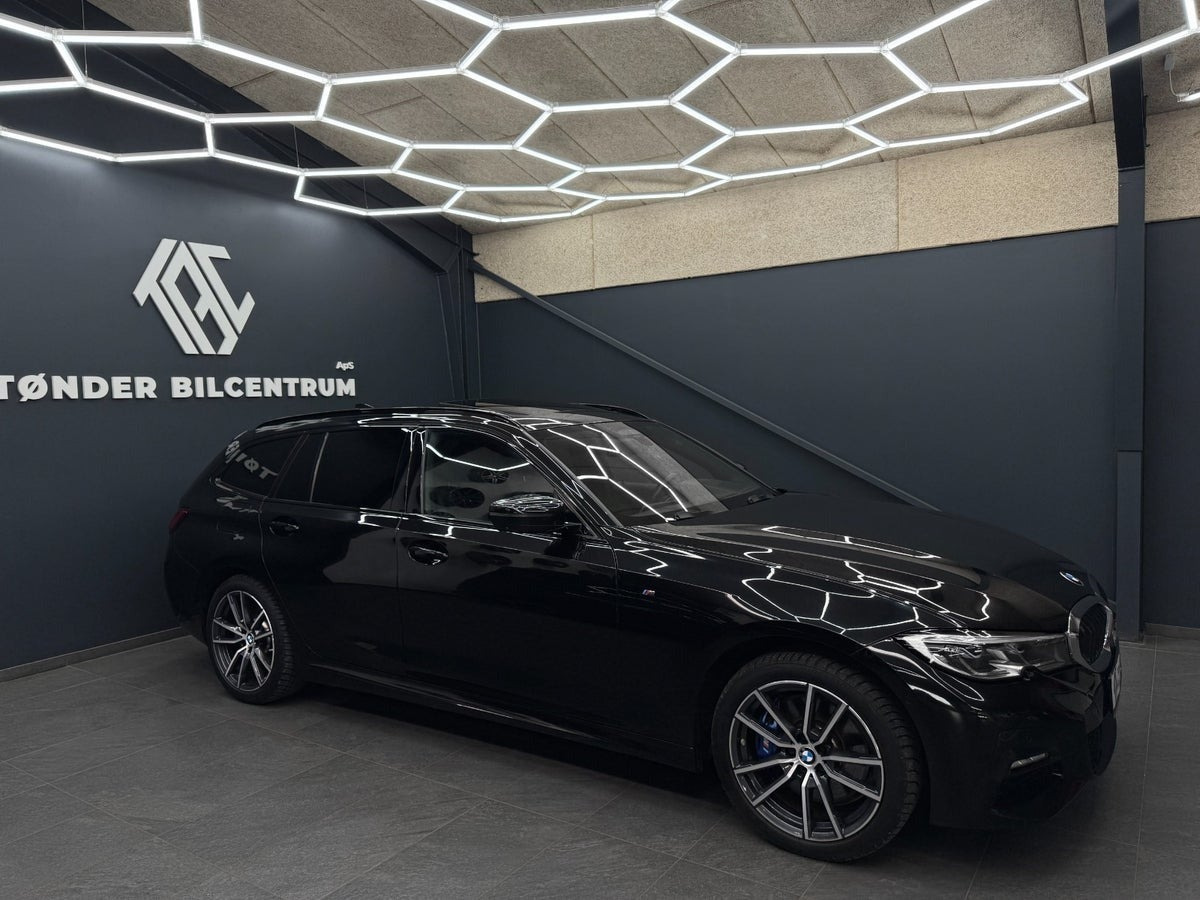Sort BMW 330e fra 2020