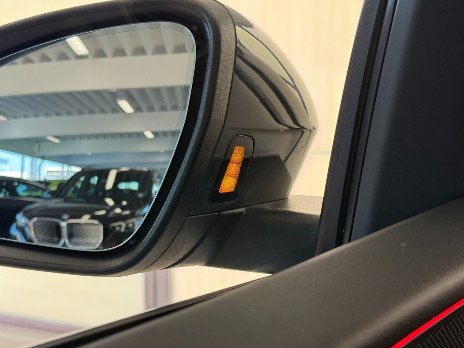 Grå Audi Q6 e-tron fra 2025