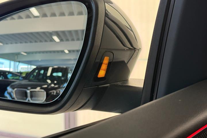 Grå Audi Q6 e-tron fra 2025