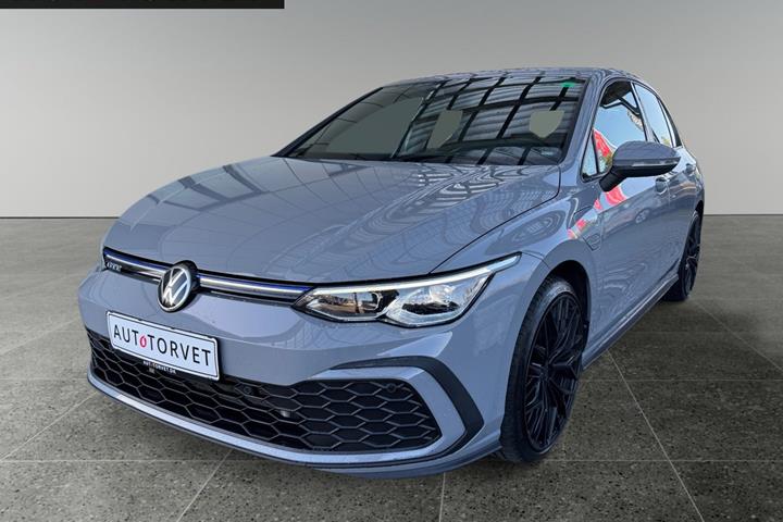 Grå VW Golf VIII fra 2021