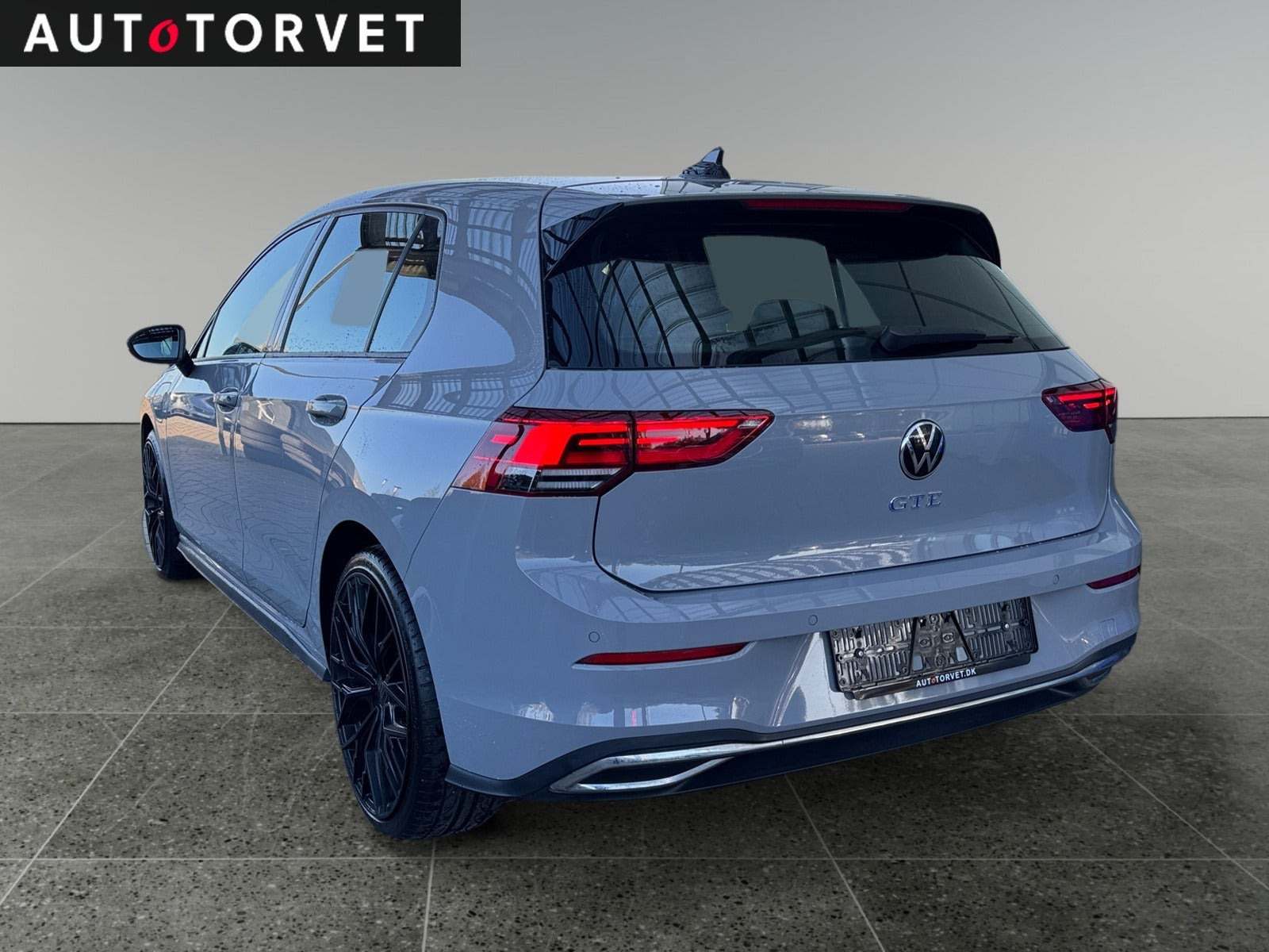 Grå VW Golf VIII fra 2021