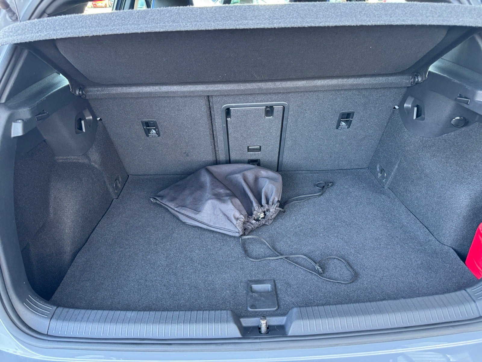 Grå VW Golf VIII fra 2021