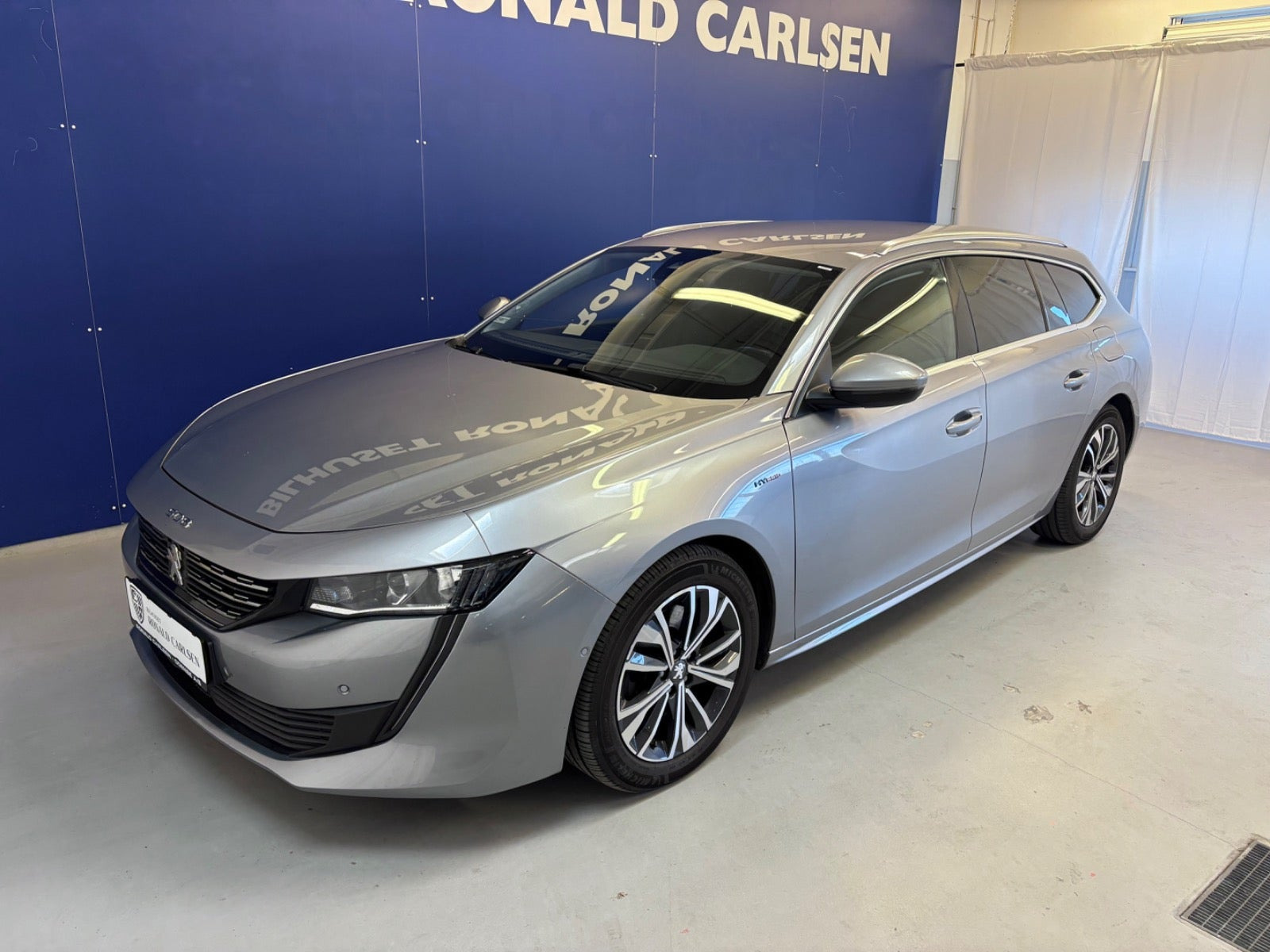 Sølv Peugeot 508 fra 2021