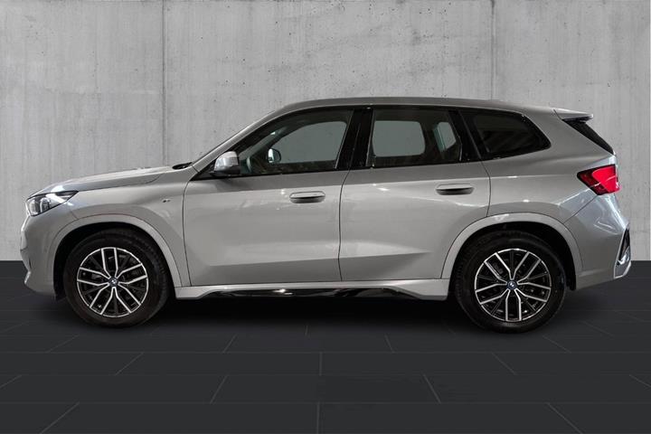 Sølv BMW iX1 fra 2025