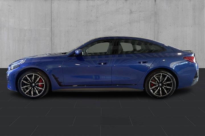 Blå BMW i4 fra 2026
