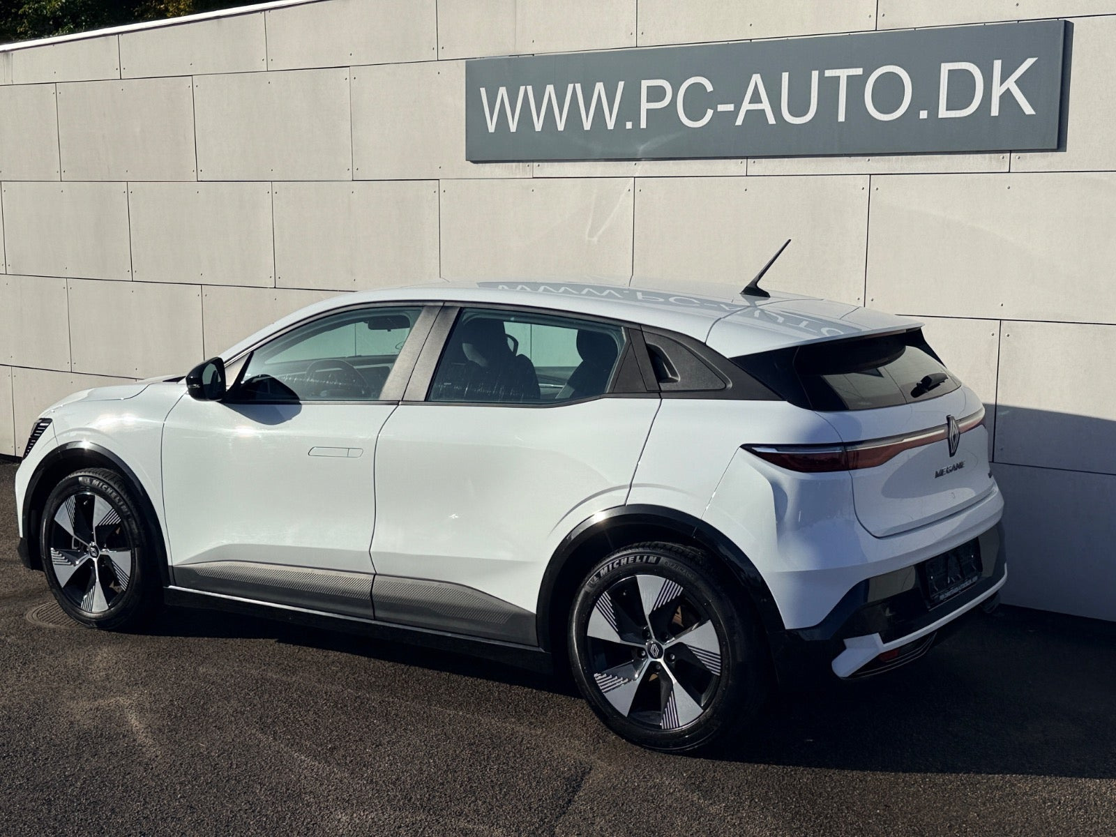Hvid Renault Megane E-Tech fra 2024