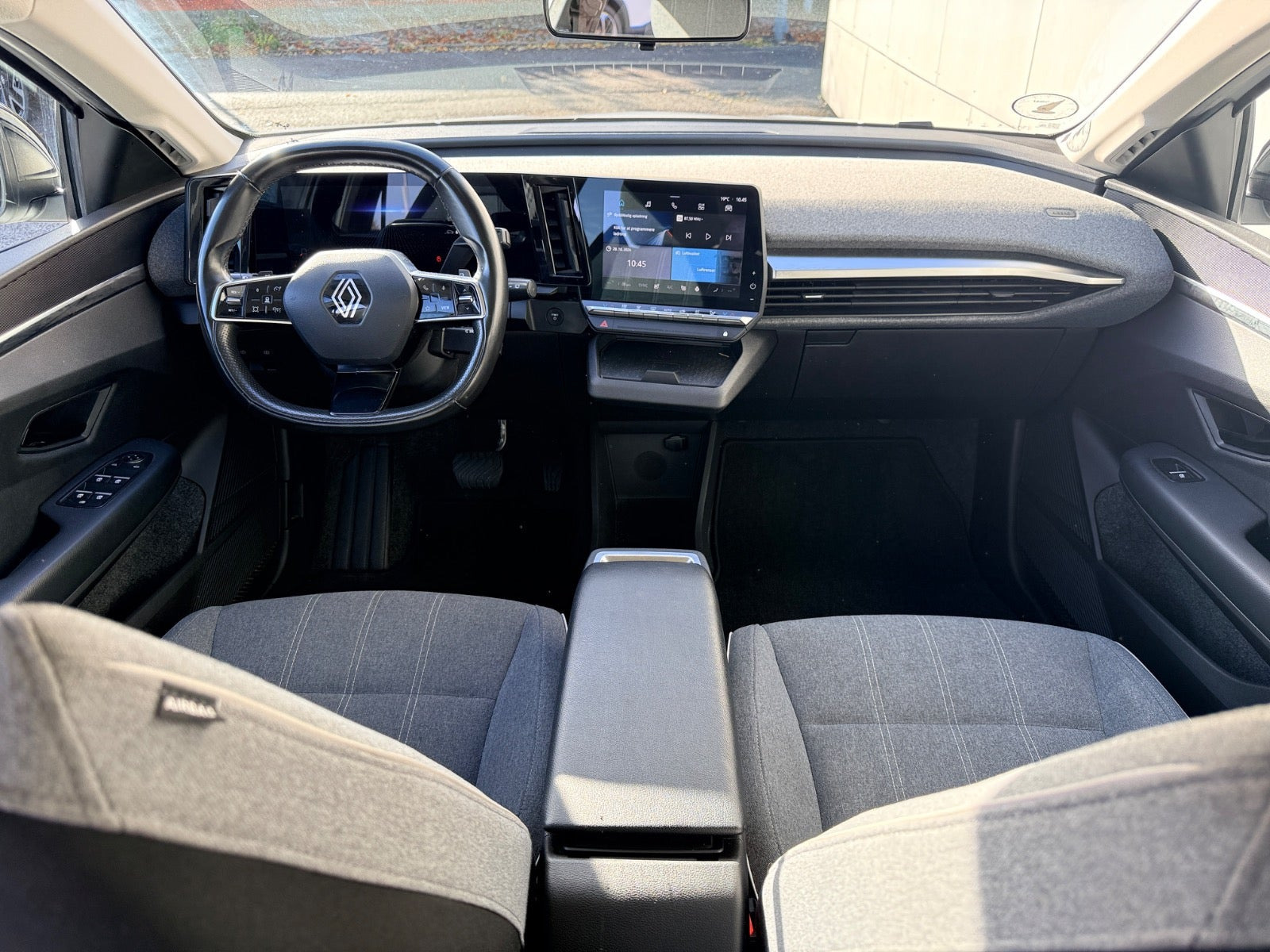 Hvid Renault Megane E-Tech fra 2024