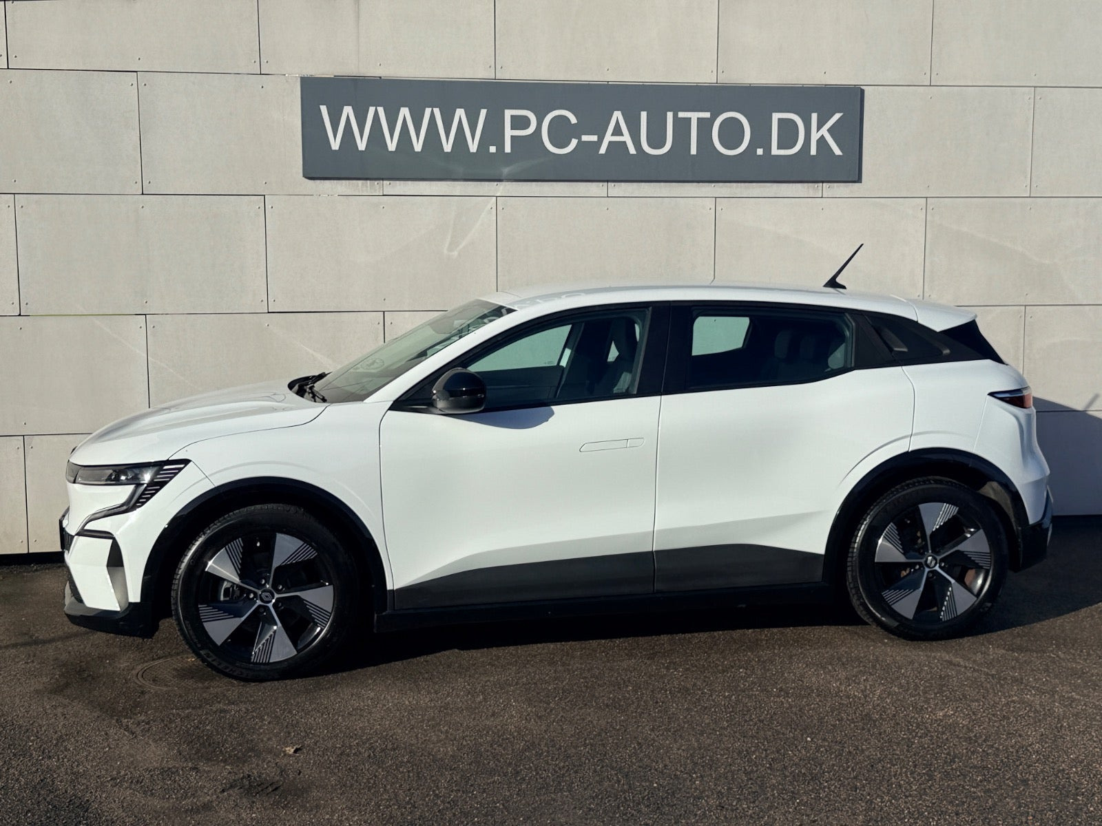Hvid Renault Megane E-Tech fra 2024