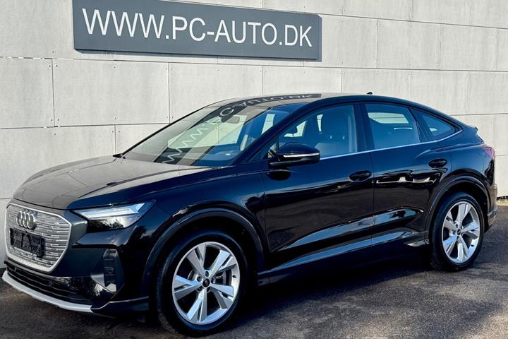 Grå Audi Q4 e-tron fra 2025