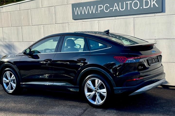 Grå Audi Q4 e-tron fra 2025