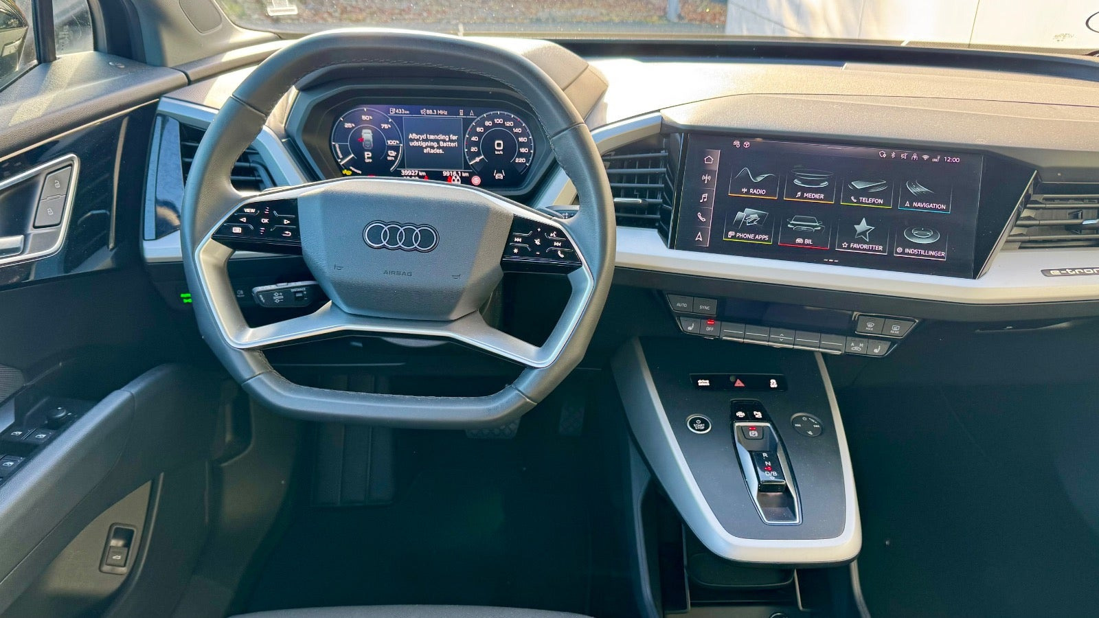 Grå Audi Q4 e-tron fra 2025