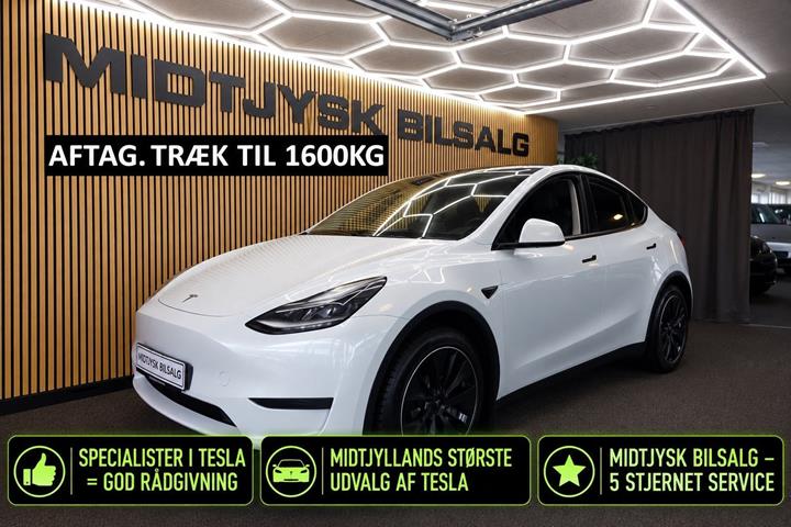 Hvid Tesla Model Y fra 2023