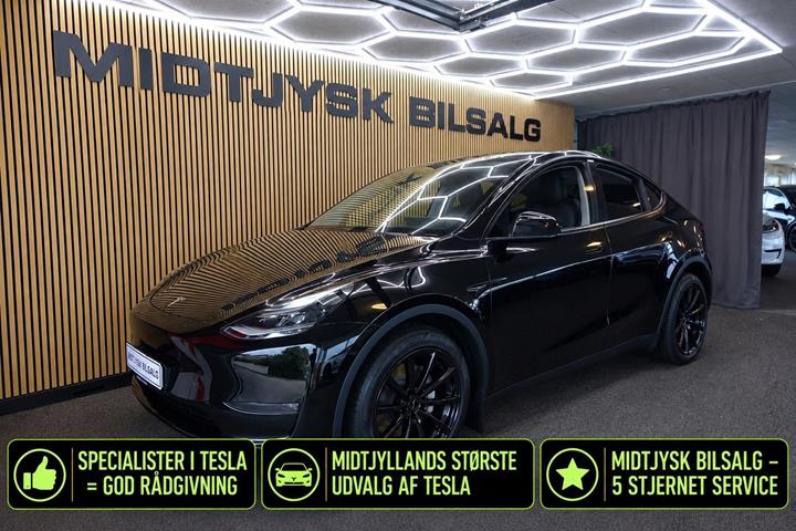 Sort Tesla Model Y fra 2023