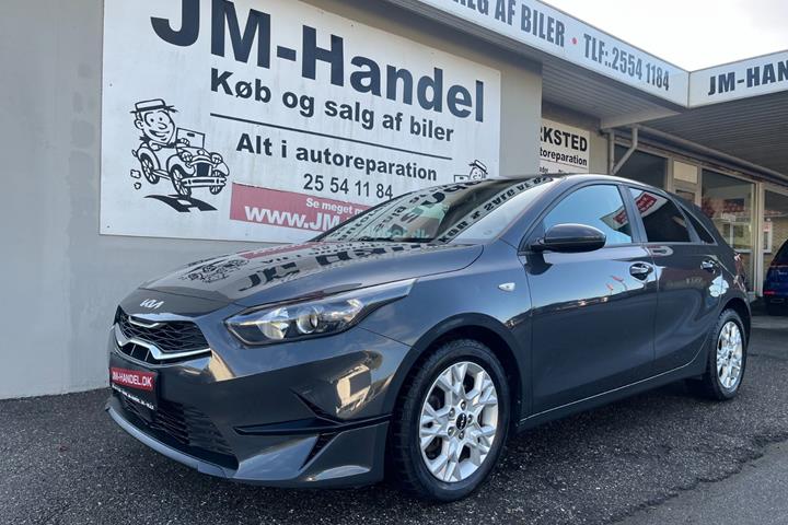 Grå Kia Ceed fra 2022