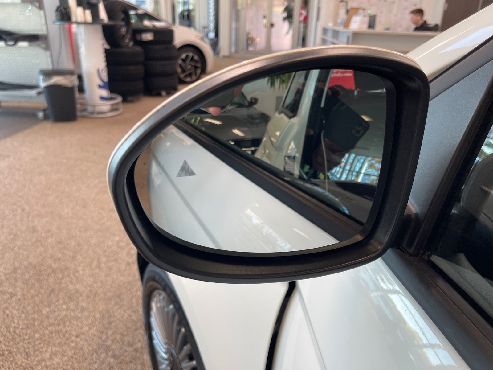Hvid Fiat 500e fra 2023
