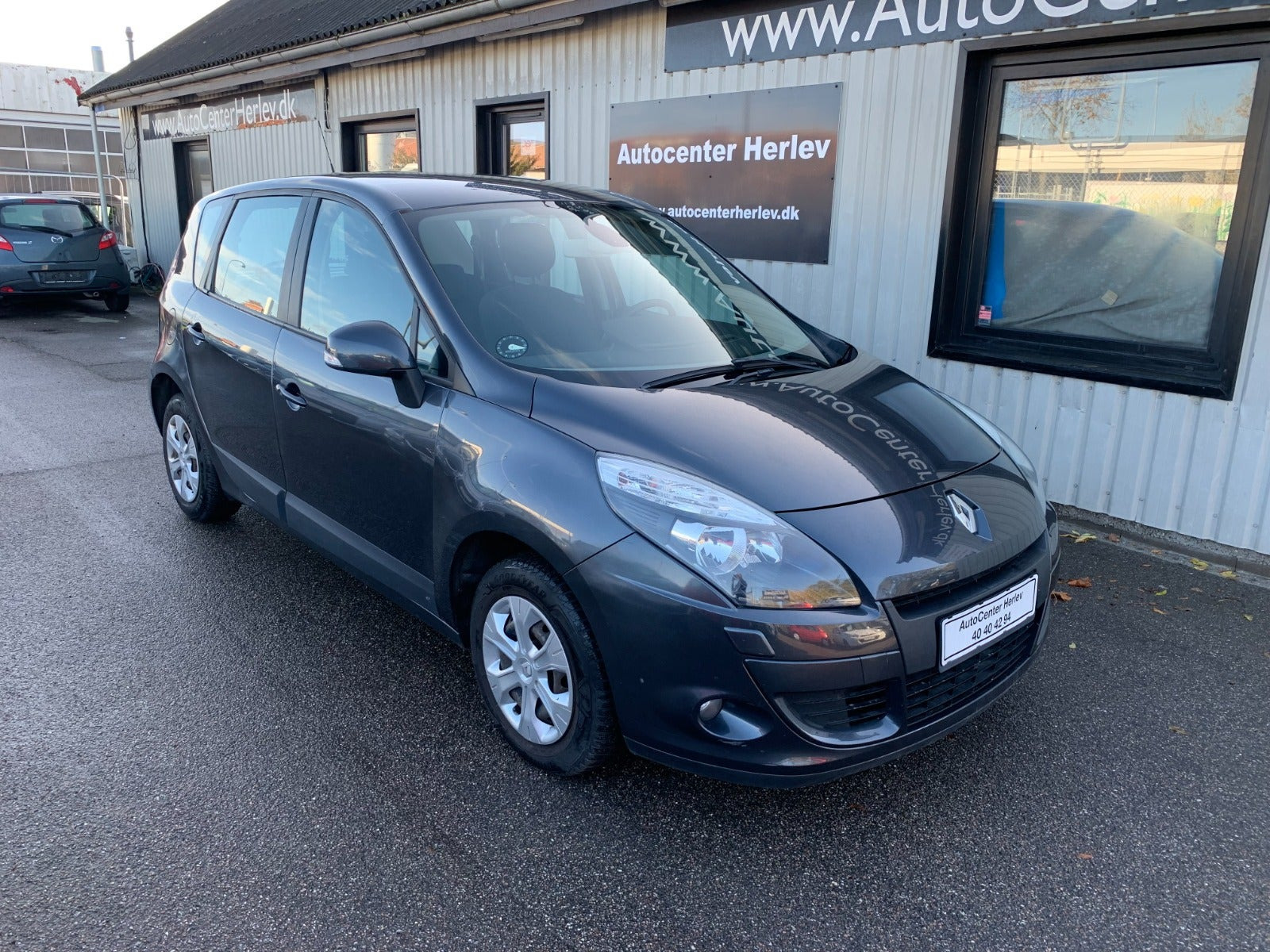 Grå Renault Scenic III fra 2010