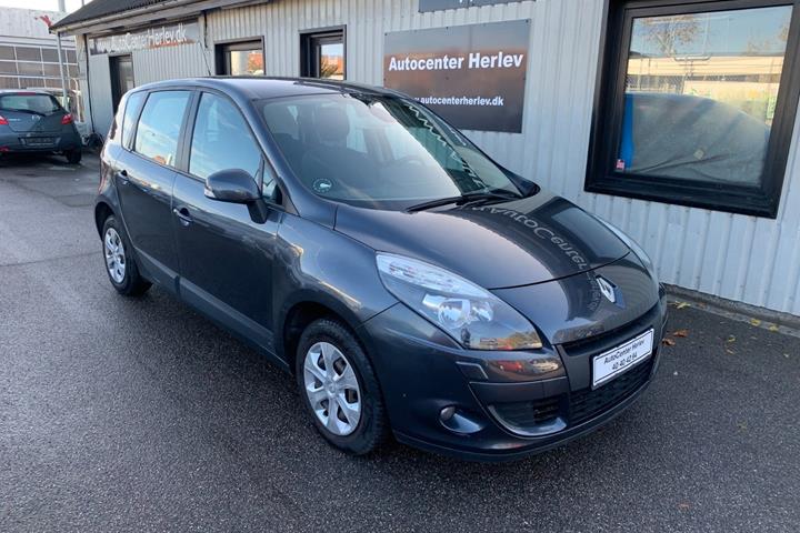Grå Renault Scenic III fra 2010