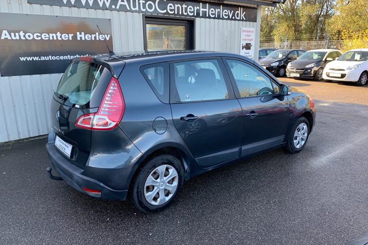 Grå Renault Scenic III fra 2010