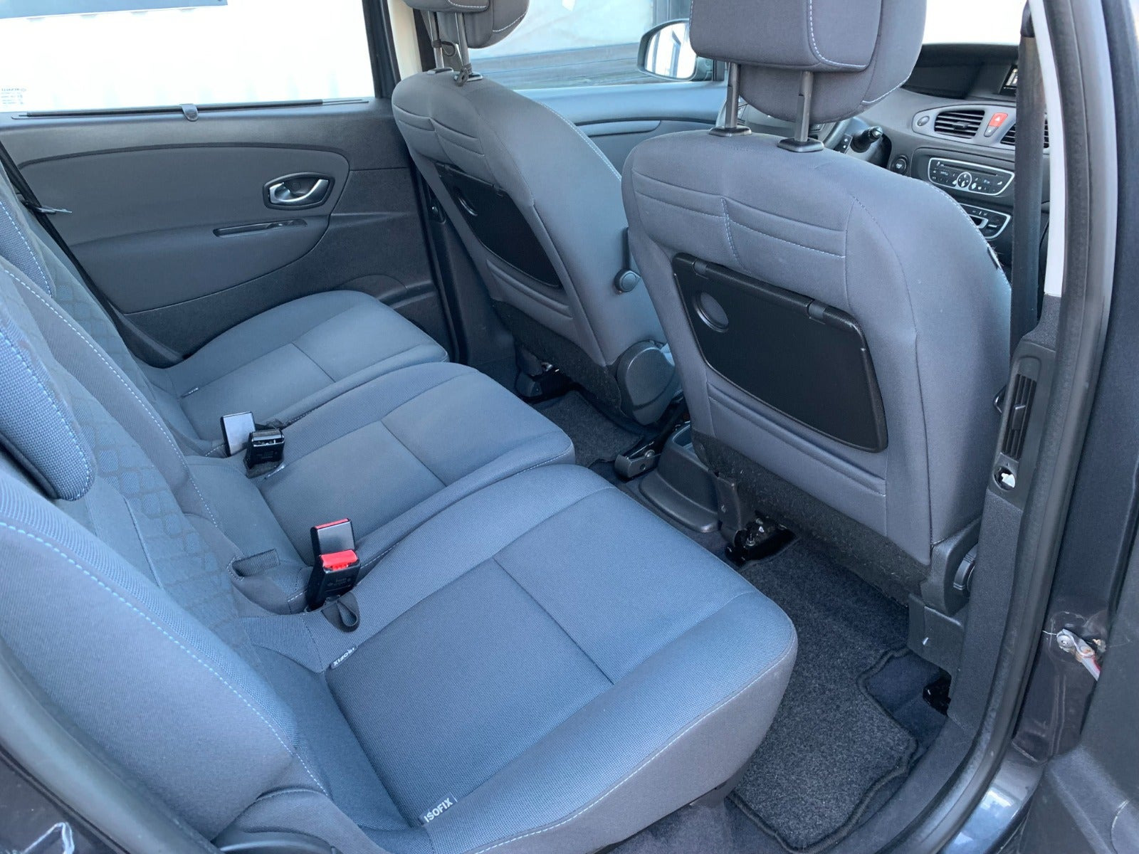 Grå Renault Scenic III fra 2010