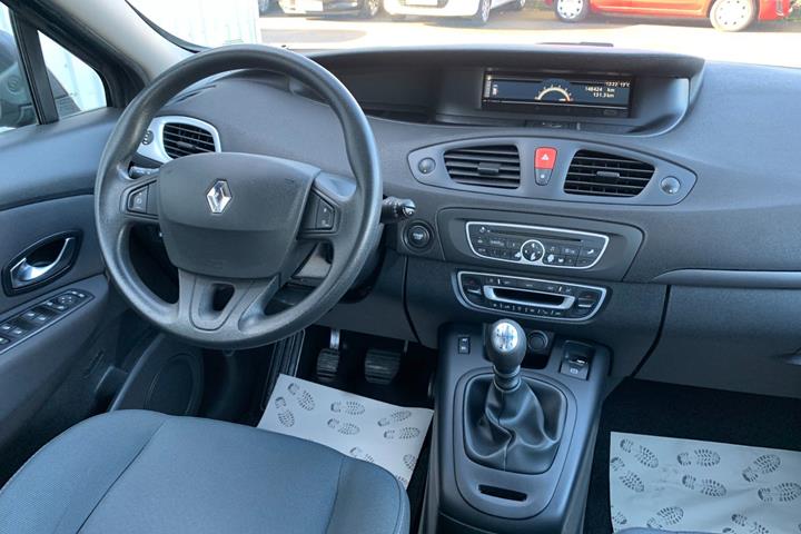 Grå Renault Scenic III fra 2010