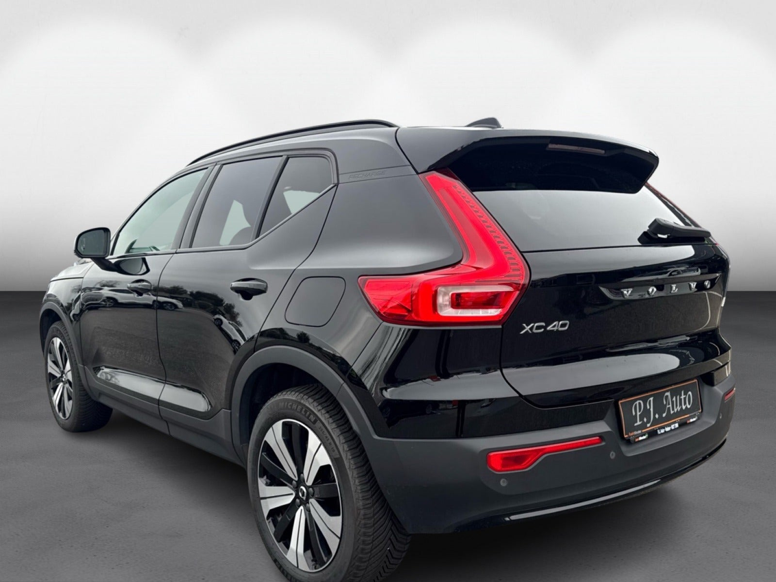 Sort Volvo XC40 fra 2023