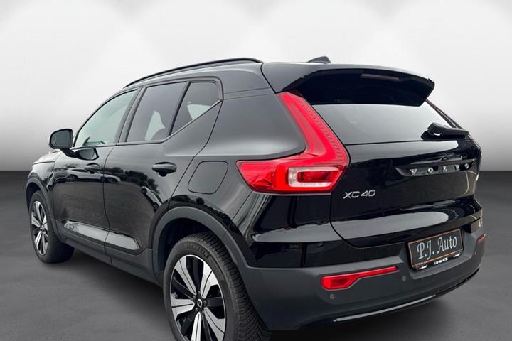 Sort Volvo XC40 fra 2023