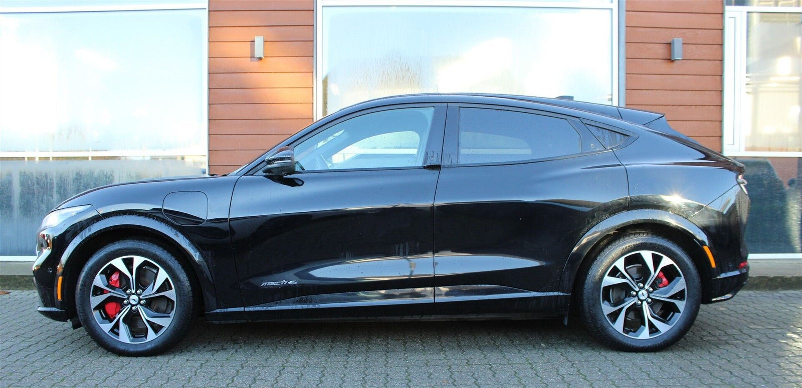 Sort Ford Mustang Mach-E fra 2023