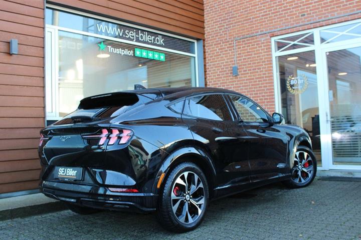Sort Ford Mustang Mach-E fra 2023