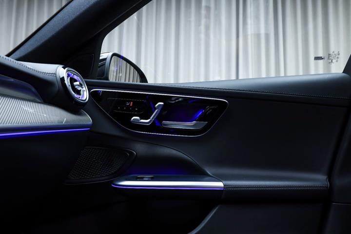 Sort Mercedes C300 e fra 2022