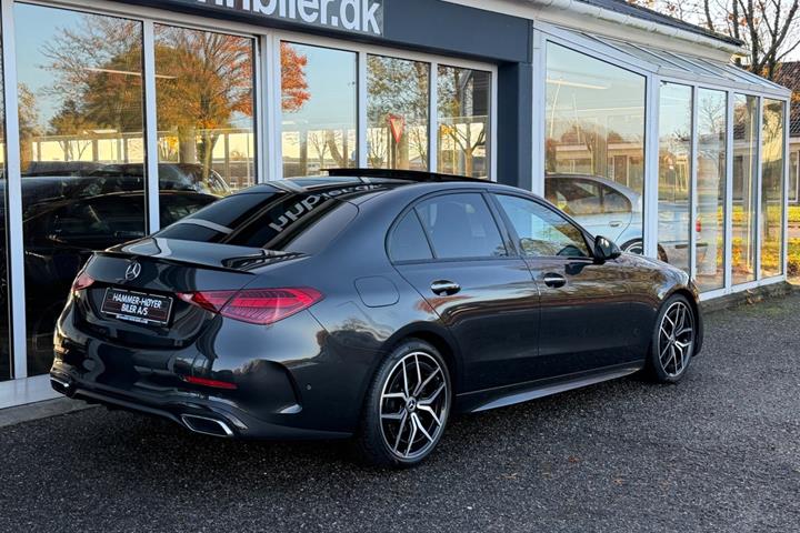 Grå Mercedes C300 d fra 2023