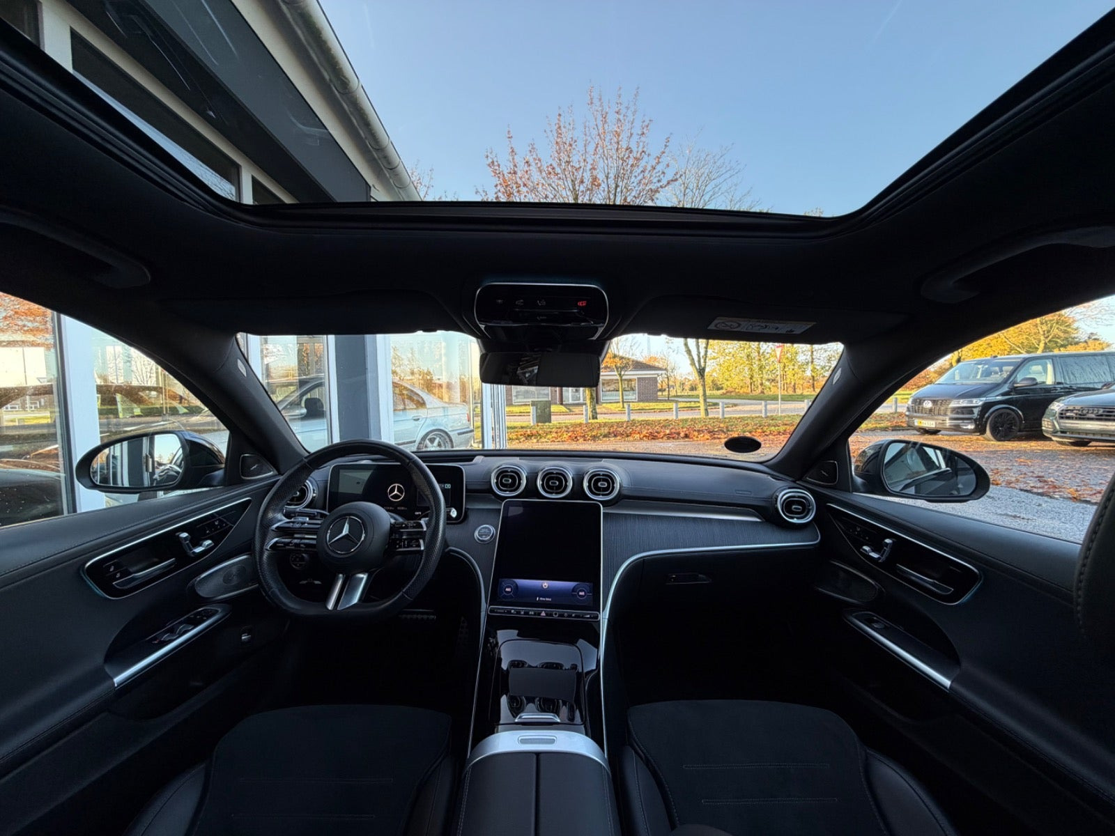 Grå Mercedes C300 d fra 2023