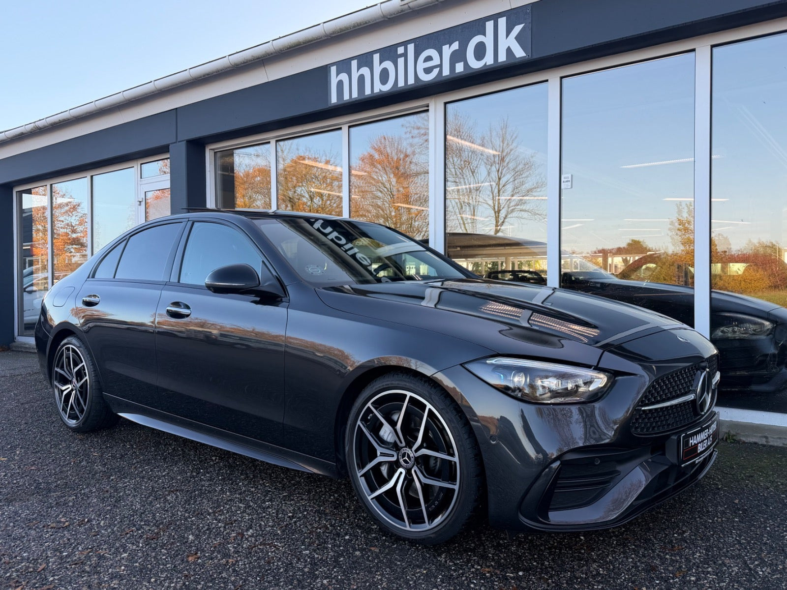 Grå Mercedes C300 d fra 2023