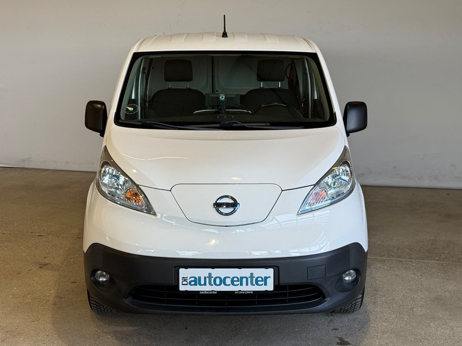 Hvid Nissan e-NV200 fra 2014