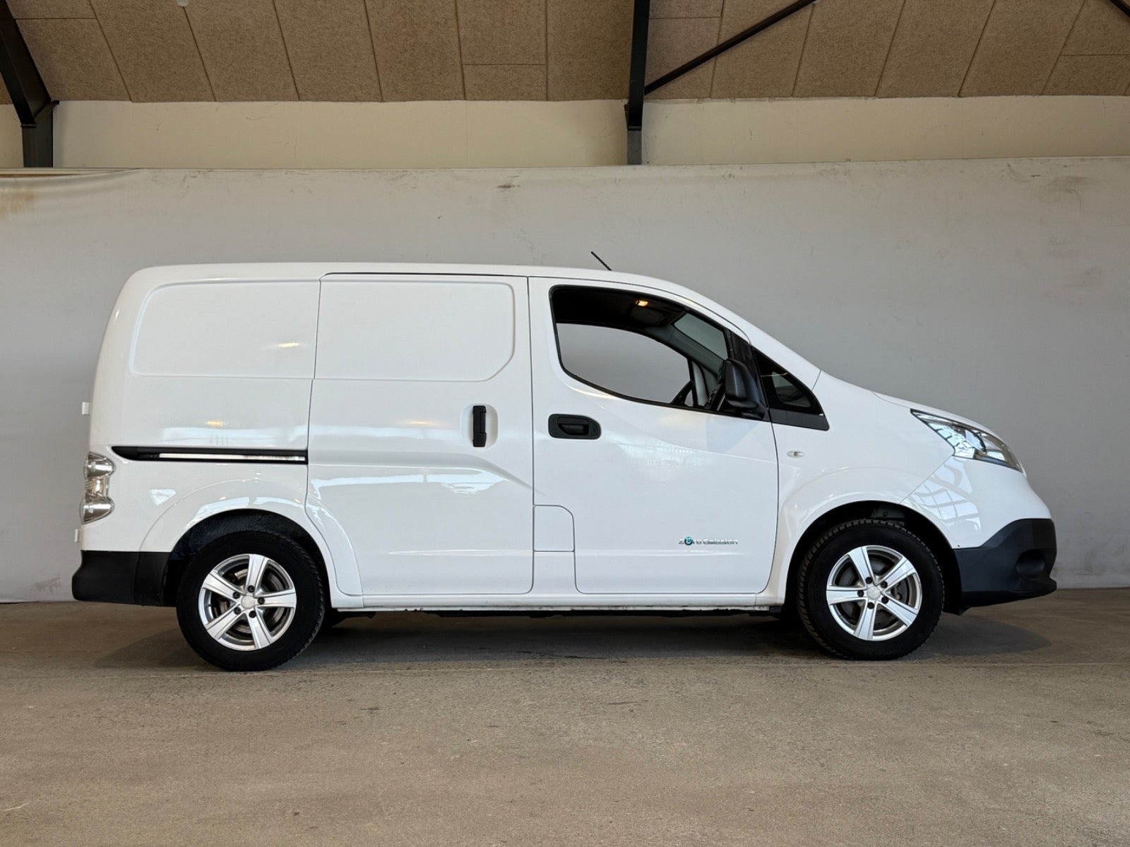 Hvid Nissan e-NV200 fra 2014
