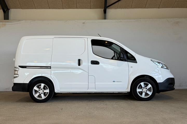Hvid Nissan e-NV200 fra 2014