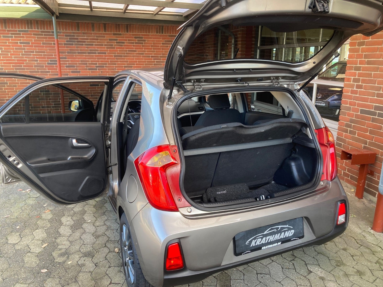 Brun Kia Picanto fra 2016