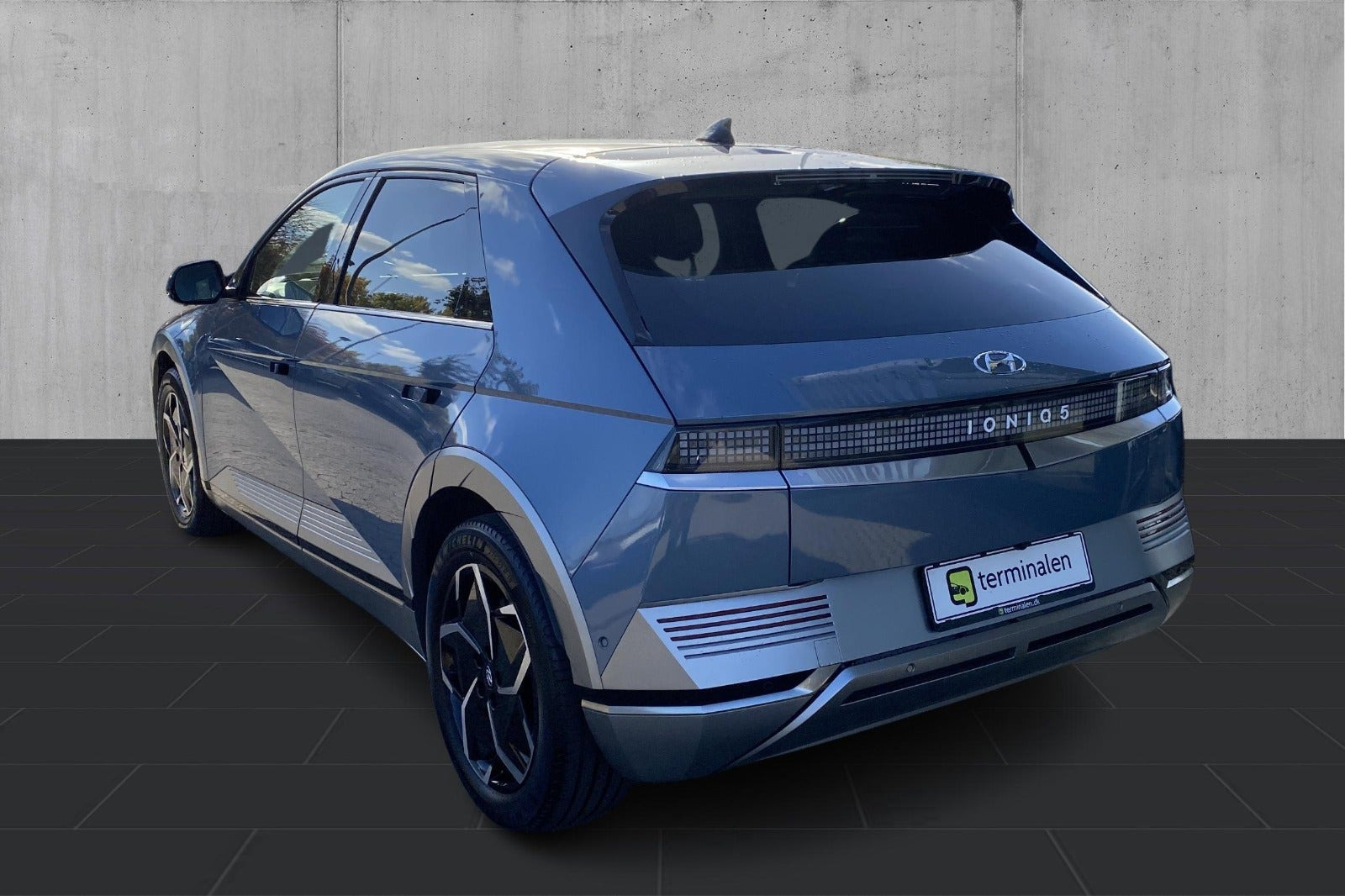 Blå Hyundai Ioniq 5 fra 2023