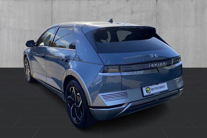 Blå Hyundai Ioniq 5 fra 2023