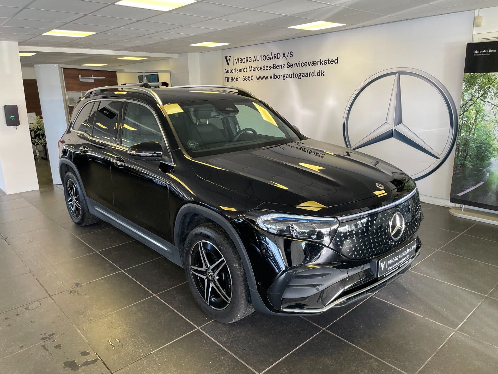 Sort Mercedes EQB250+ fra 2024