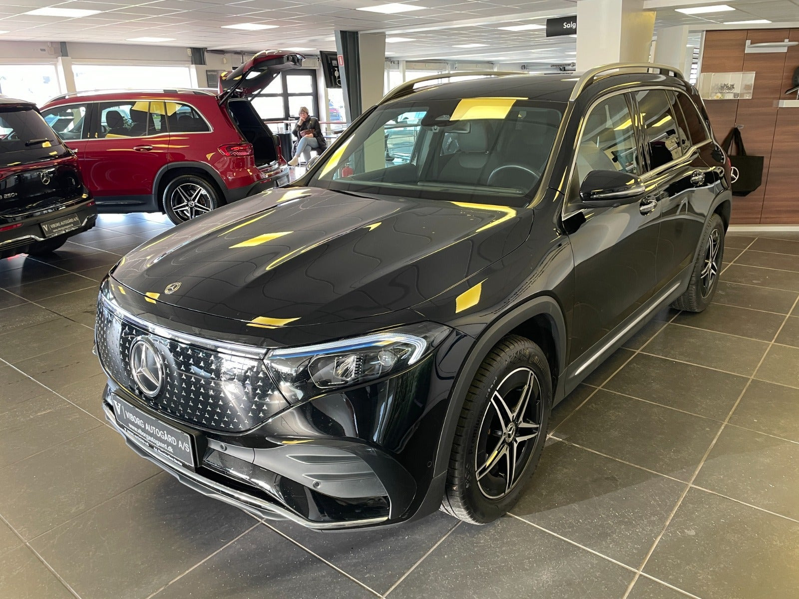 Sort Mercedes EQB250+ fra 2024