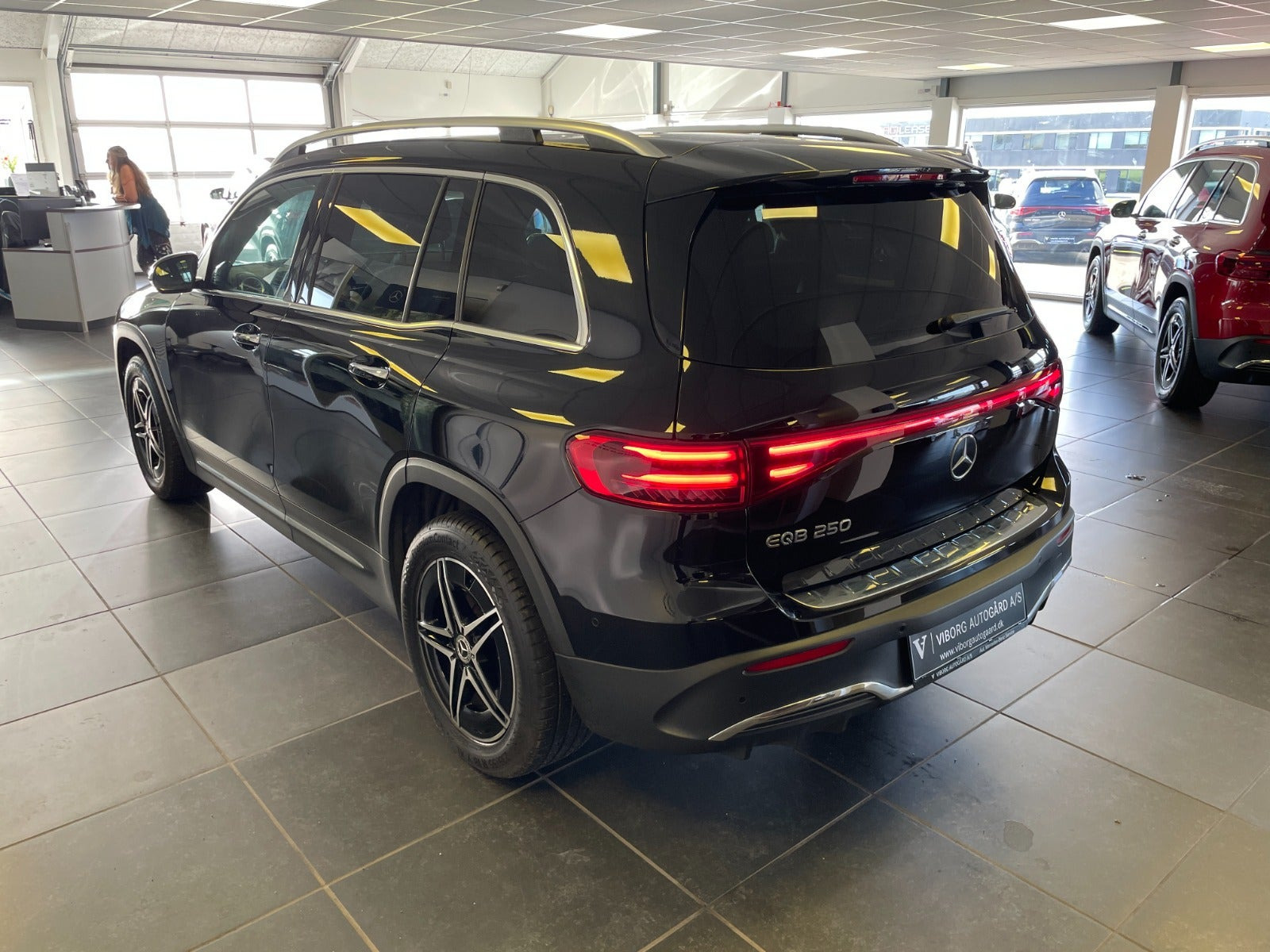 Sort Mercedes EQB250+ fra 2024