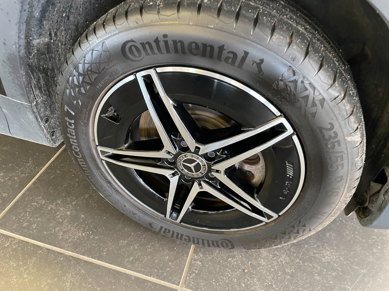 Sort Mercedes EQB250+ fra 2024
