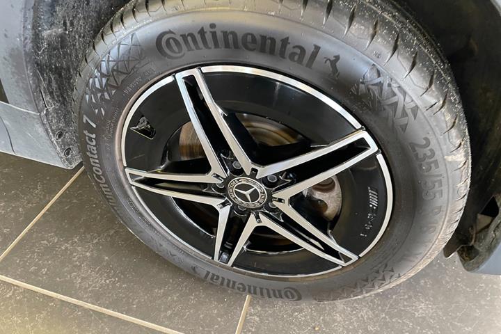 Sort Mercedes EQB250+ fra 2024
