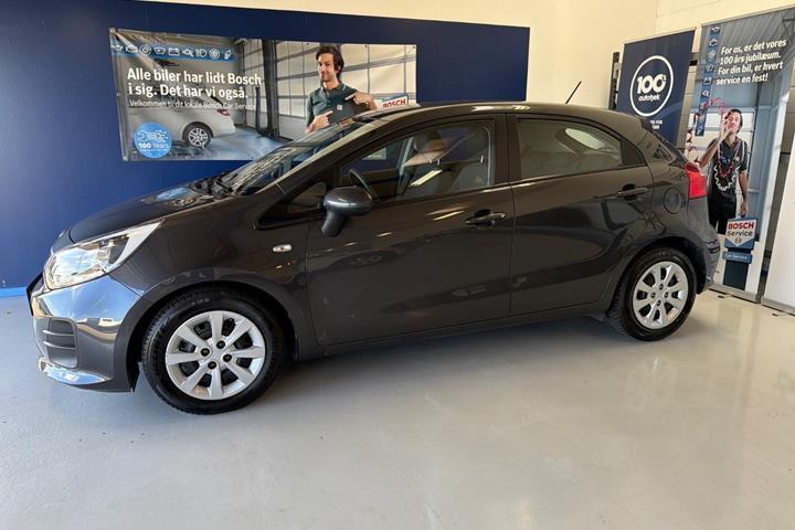 Grå Kia Rio fra 2016