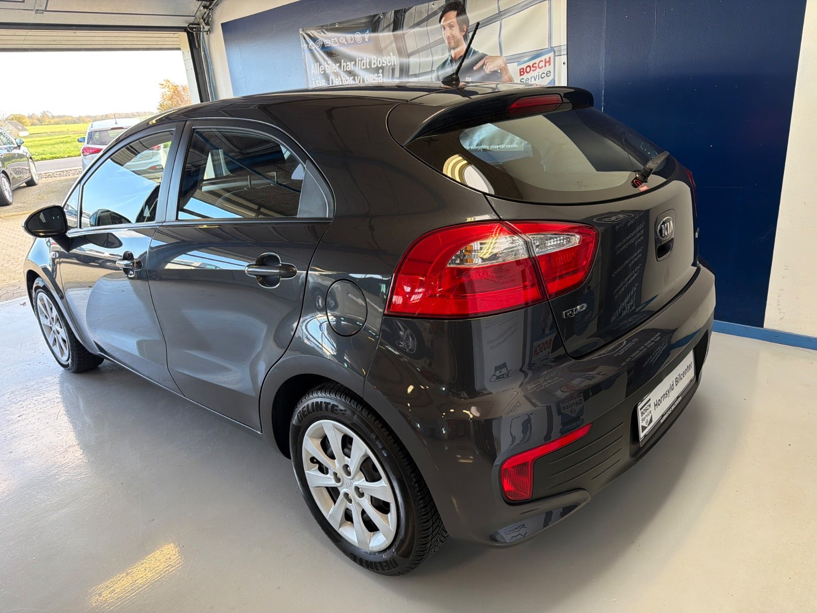 Grå Kia Rio fra 2016