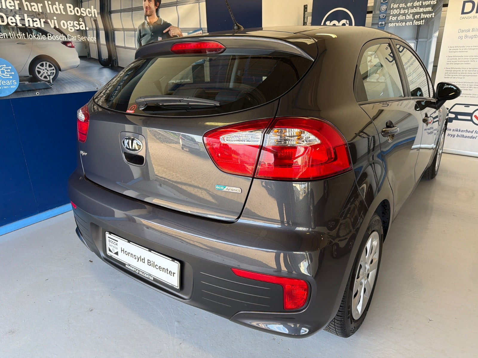 Grå Kia Rio fra 2016