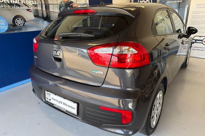 Grå Kia Rio fra 2016