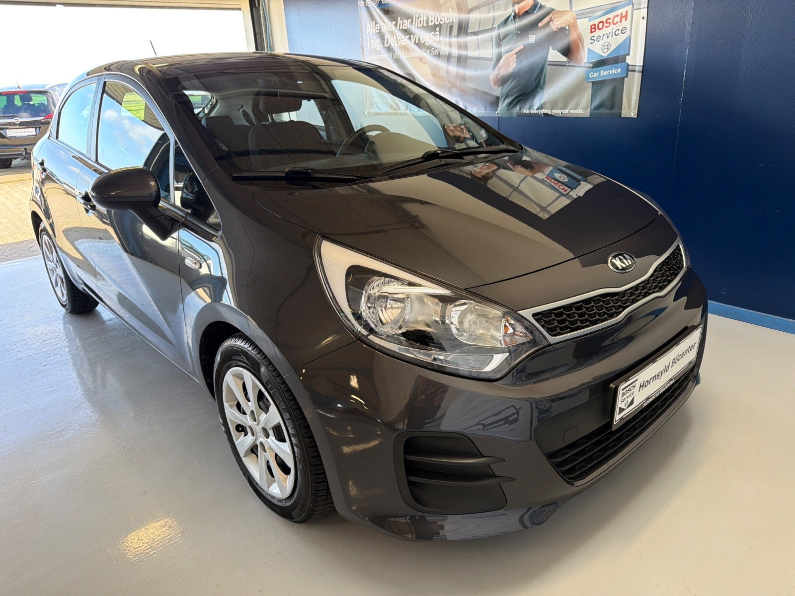 Grå Kia Rio fra 2016