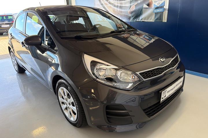 Grå Kia Rio fra 2016